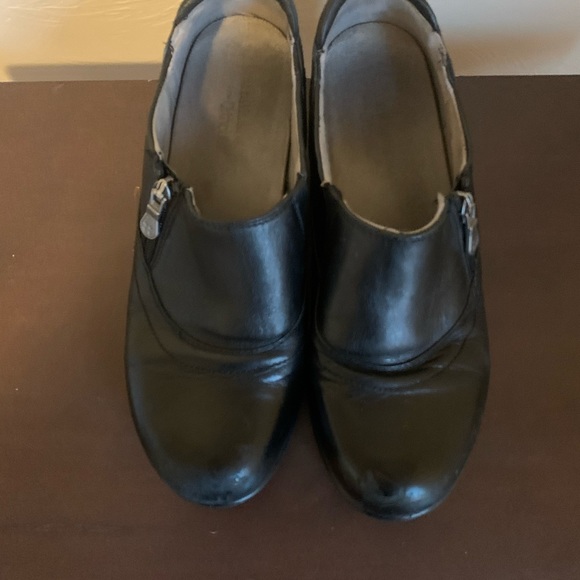 Naturalized shoes - Picture 2 of 3